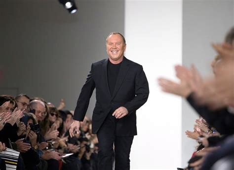 Michael Kors: quién es el gigante de la moda que ahora compró 